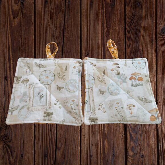 Handmade Potholder, Set of 2, Reversible Gold Floral and Cottage Quilted Hot Pad - Picture 4 of 7